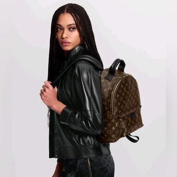 🔥🔥100% Authentic Louis Vuitton Monogram Classic Backpack Palm Springs MM 🔥🔥 - Picture 4 of 16